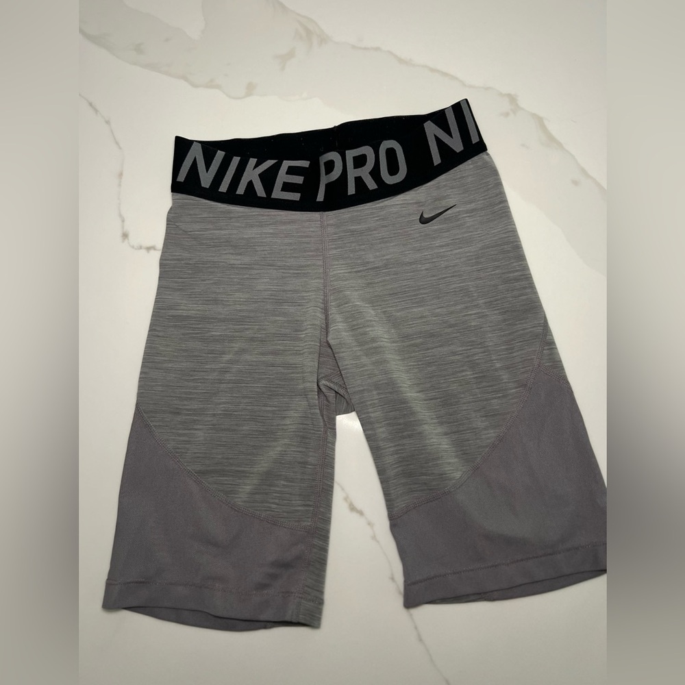 Gray 8” Nike Pro biker shorts with mesh accent sz S